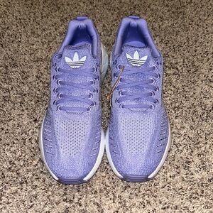 NWT PURPLE SIZE 9 ADIDAS RUN 22